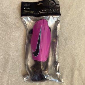 BNIP NIKE Charge Shin Guards YOUTH - Large